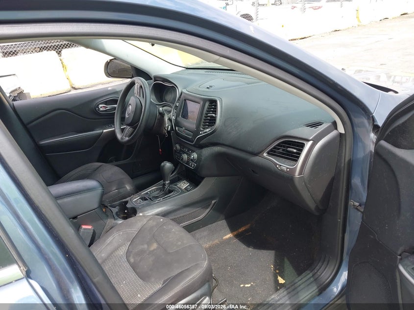 2019 JEEP CHEROKEE auction photo 5