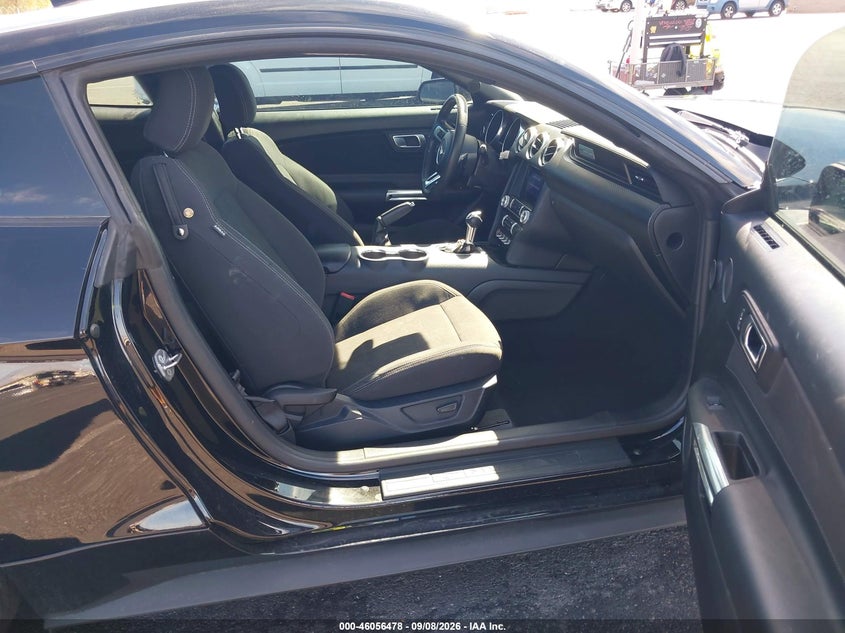 FORD MUSTANG - zdjęcie 5