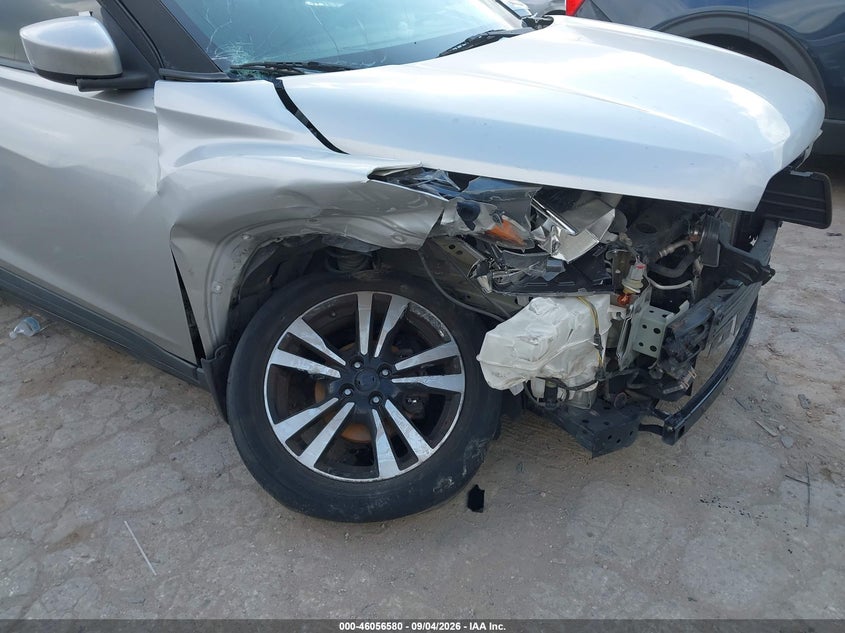 2018 NISSAN KICKS auction photo 6
