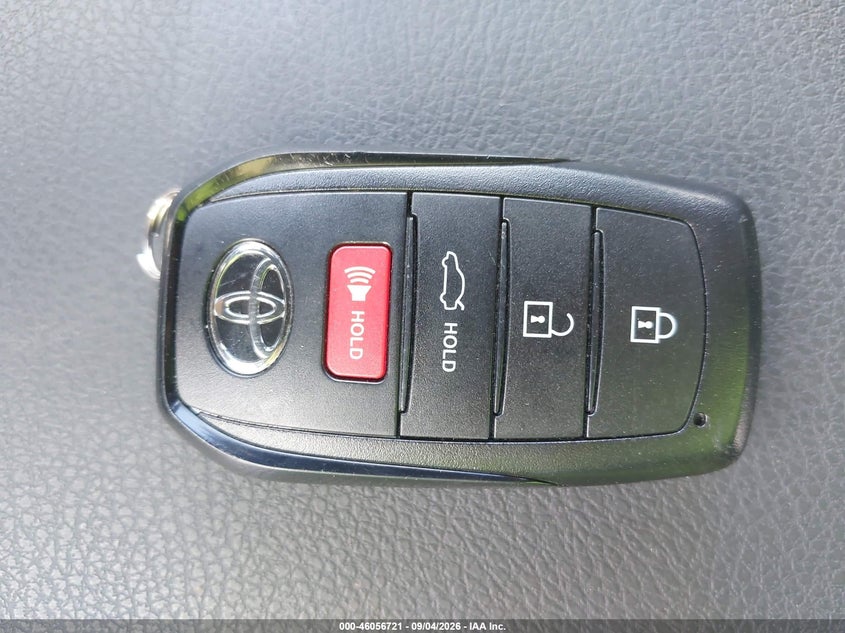 TOYOTA CAMRY - zdjęcie 11