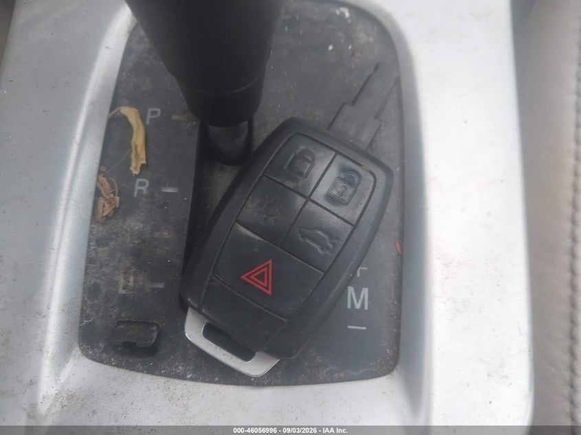 VOLVO C70 2011 VIN YV1672MC9BJ120182