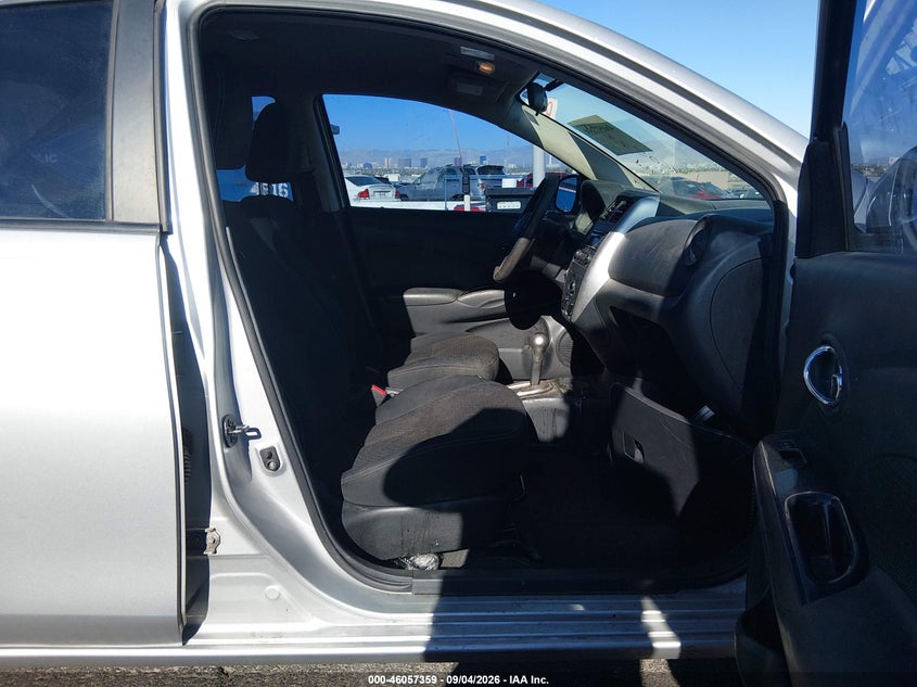 2015 NISSAN VERSA auction photo 5