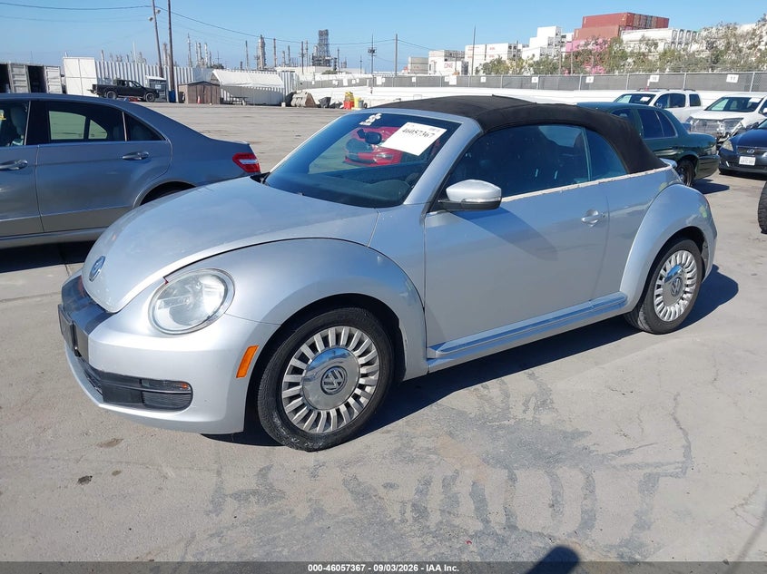 2013 VOLKSWAGEN BEETLE auction photo 2