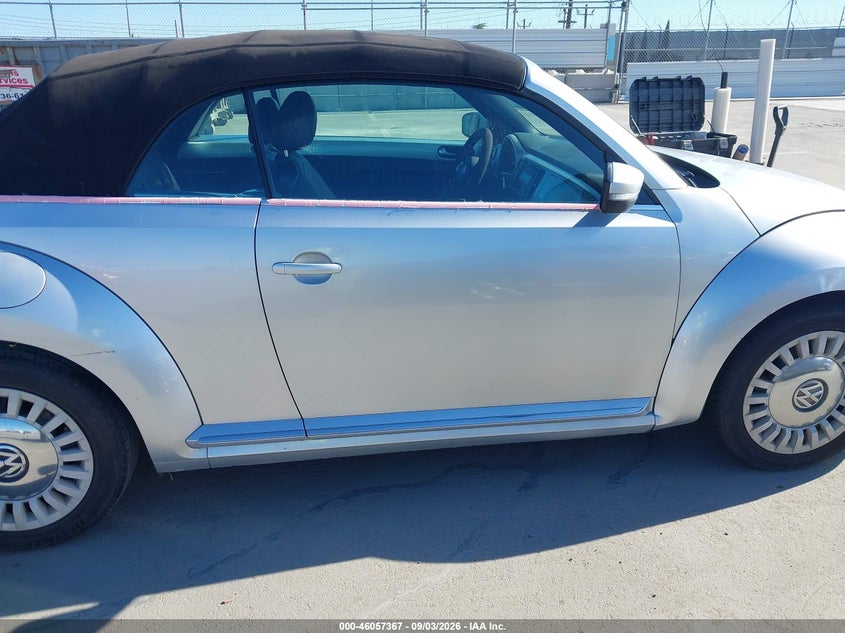 2013 VOLKSWAGEN BEETLE auction photo 6