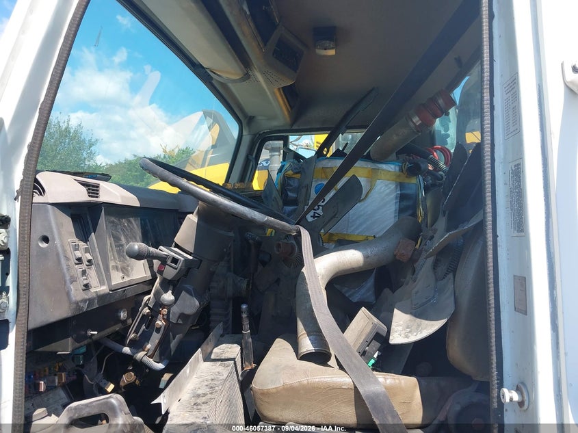 1998 INTERNATIONAL 4000 auction photo 7