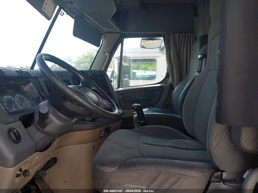 2015 FREIGHTLINER CASCADIA 113 auction photo 6