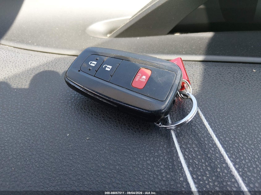TOYOTA PRIUS - zdjęcie 11