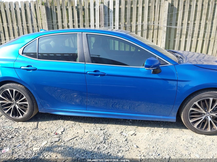 TOYOTA CAMRY - zdjęcie 14