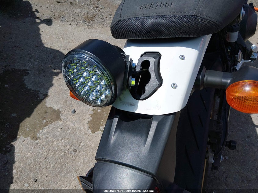 YAMAHA XSR900 2021