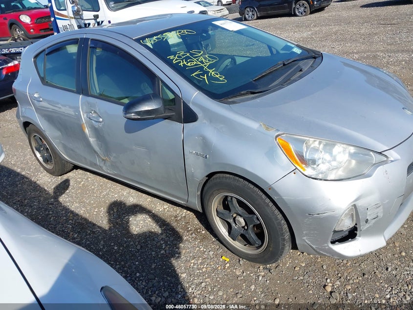 2013 TOYOTA PRIUS C auction photo 6