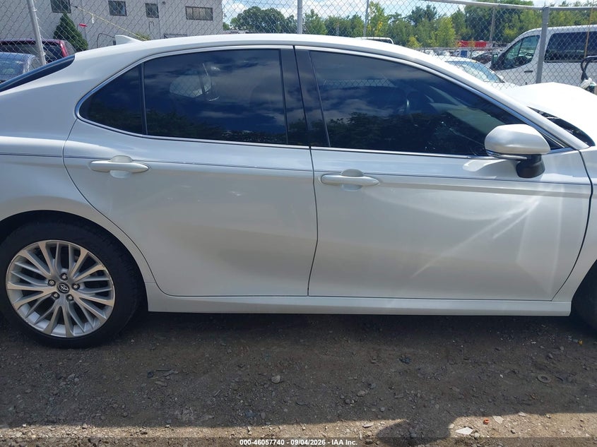 TOYOTA CAMRY - zdjęcie 13