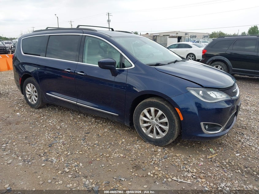 2017 CHRYSLER PACIFICA auction photo 1