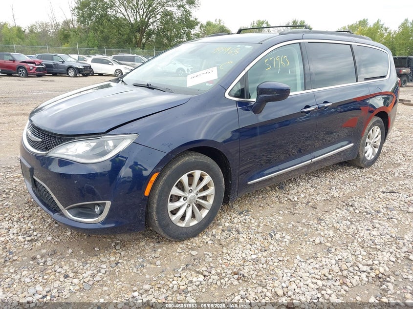 2017 CHRYSLER PACIFICA auction photo 2