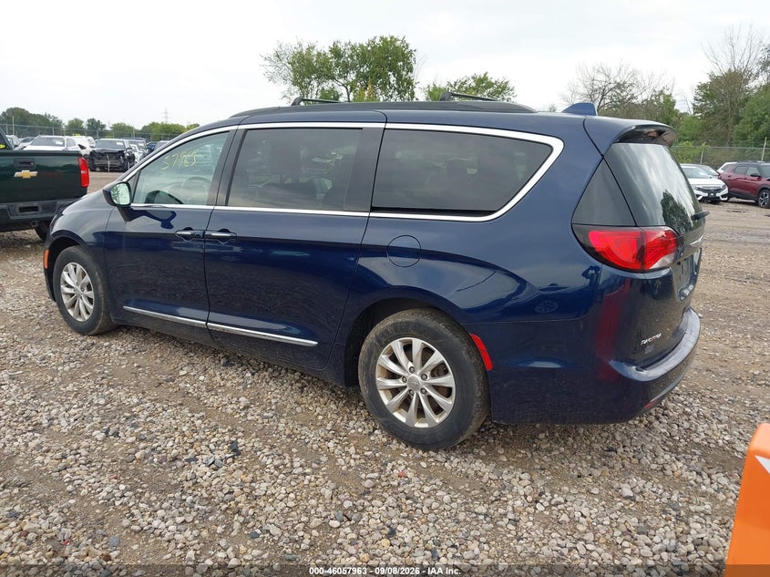 2017 CHRYSLER PACIFICA auction photo 3