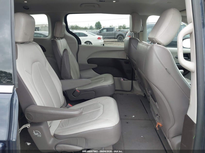 2017 CHRYSLER PACIFICA auction photo 8
