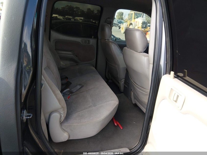 2004 TOYOTA TACOMA auction photo 8