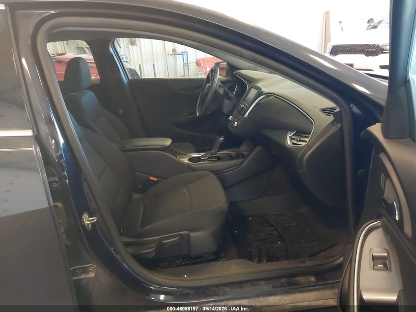 2017 CHEVROLET MALIBU auction photo 5