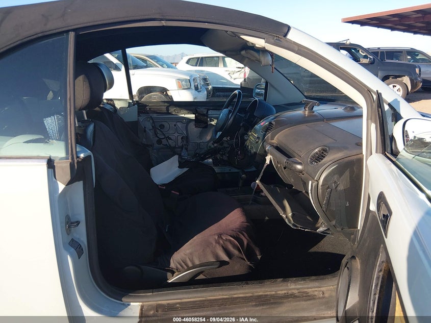 2006 VOLKSWAGEN NEW BEETLE auction photo 5