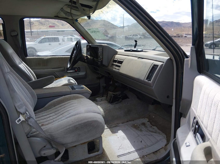 CHEVROLET SUBURBAN 1992 VIN 1GNFK16K2NJ307732