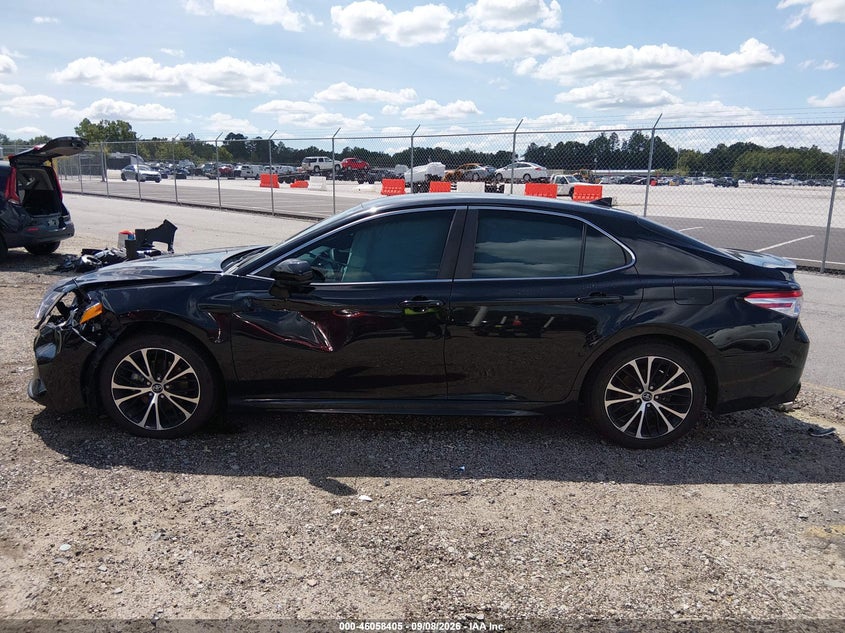 TOYOTA CAMRY - zdjęcie 14