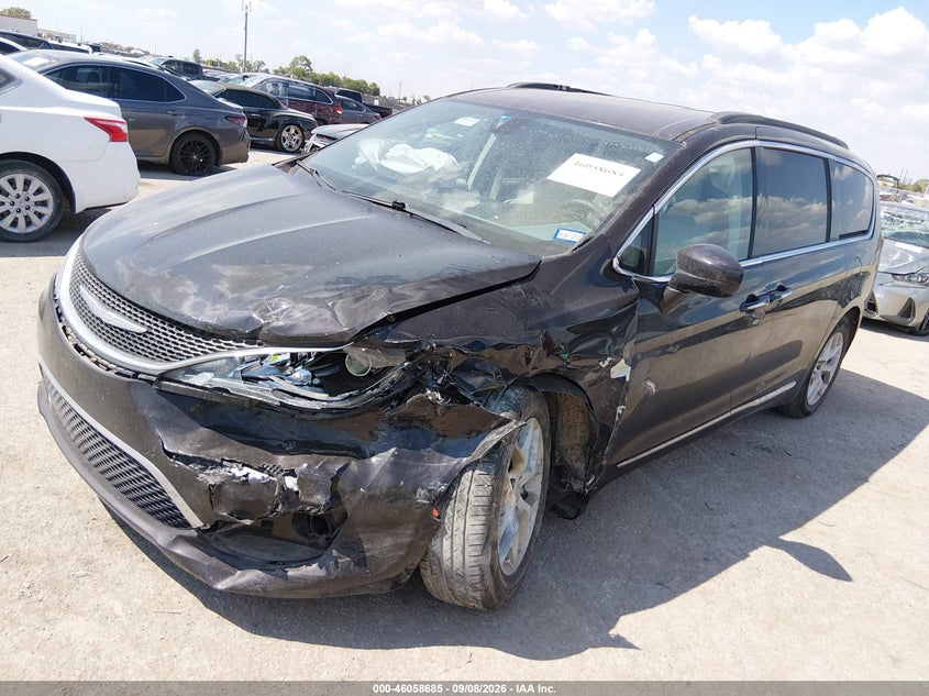 Vin: 2c4rc1bg7hr592688, lot: 46558208, chrysler pacifica touring-l 20172