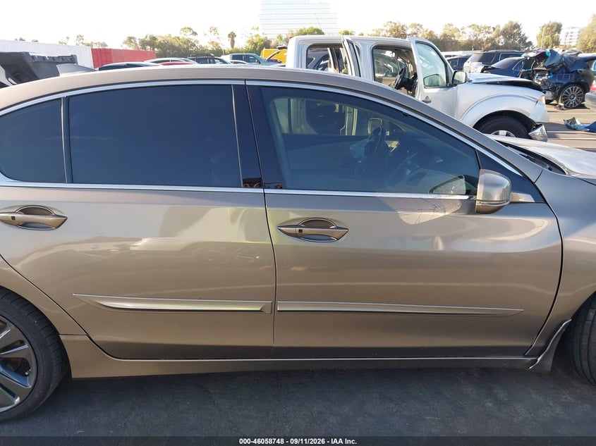 2015 ACURA RLX · Фото 13