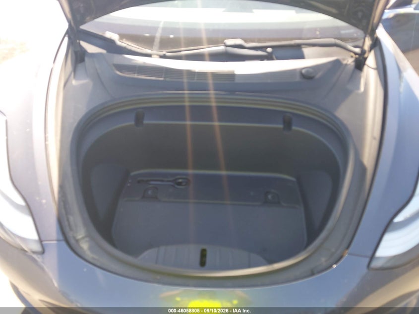 TESLA MODEL 3 - zdjęcie 10