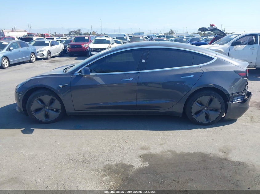 TESLA MODEL 3 - zdjęcie 14