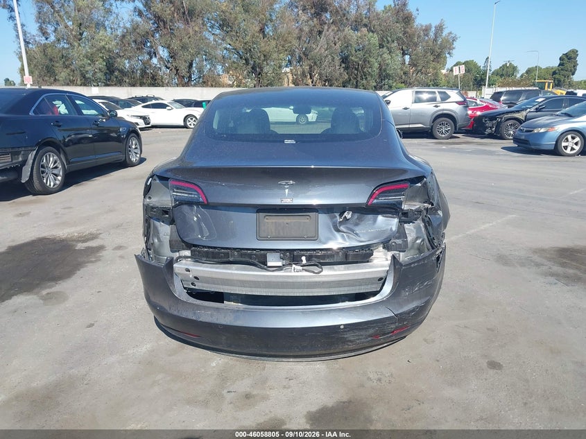 TESLA MODEL 3 - zdjęcie 16