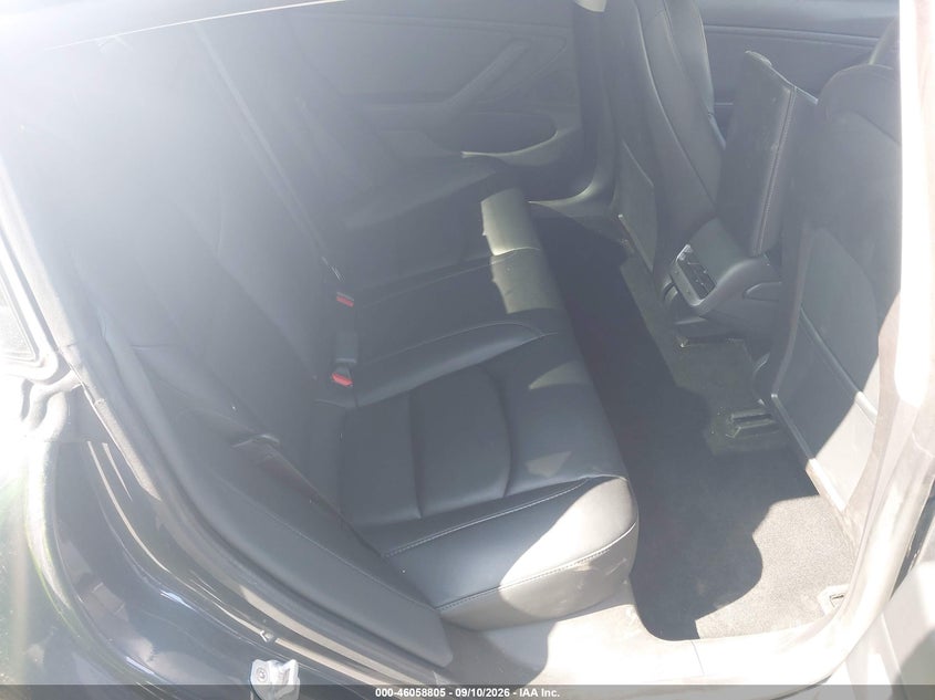 TESLA MODEL 3 - zdjęcie 8