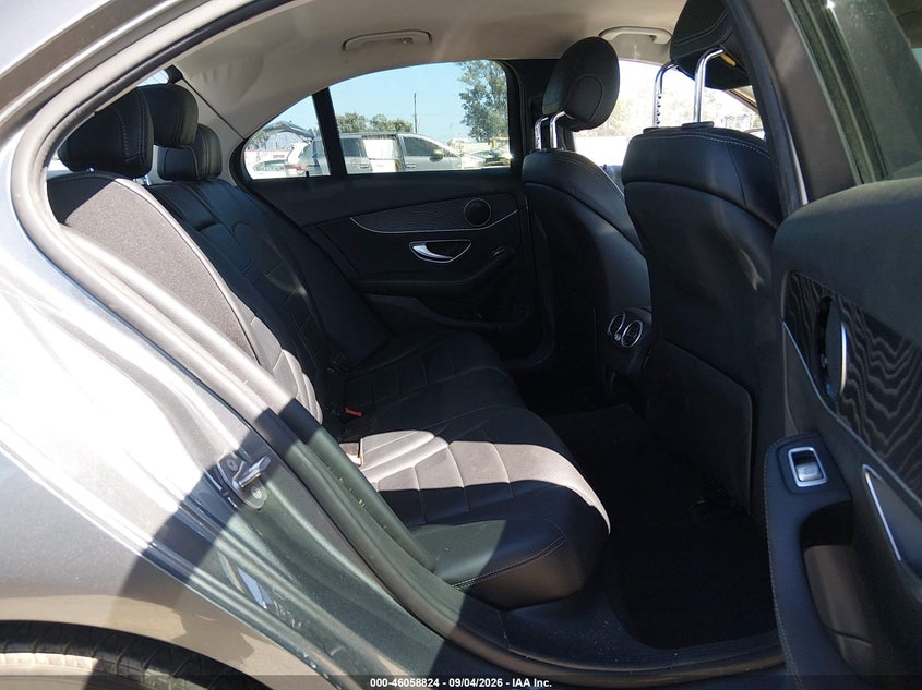 Mercedes-Benz C 300 - фото 8