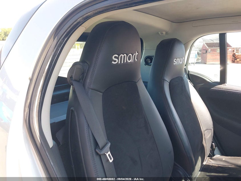 2014 SMART FORTWO auction photo 8