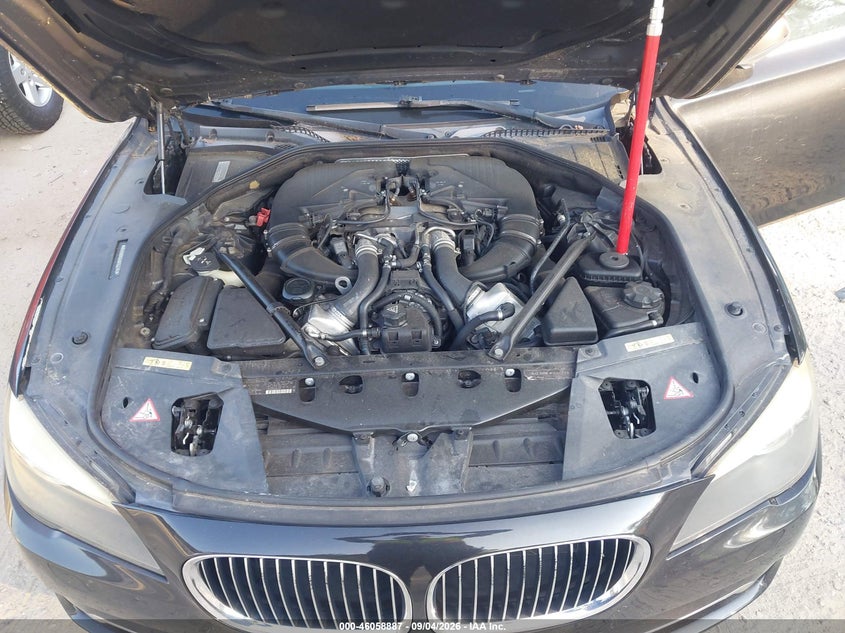 2010 BMW 750LI · Фото 10