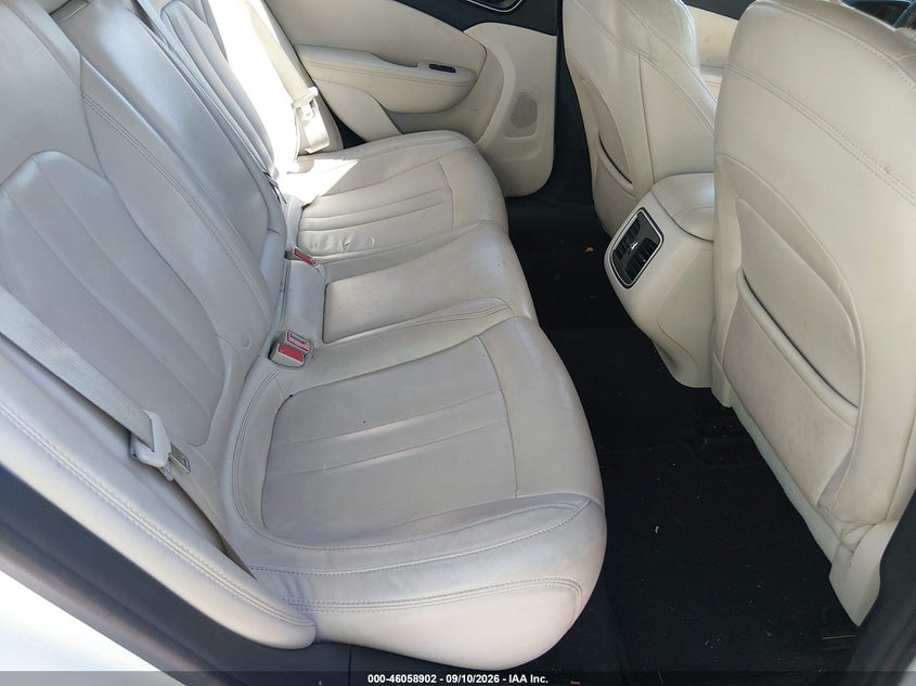 2015 CHRYSLER 200 auction photo 8