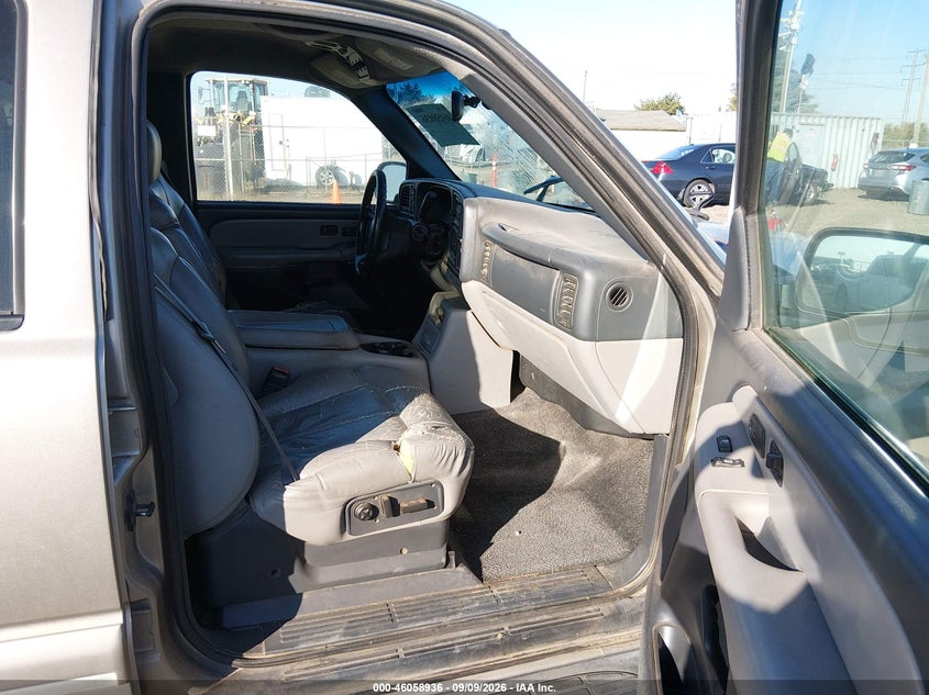 2001 CHEVROLET TAHOE auction photo 5