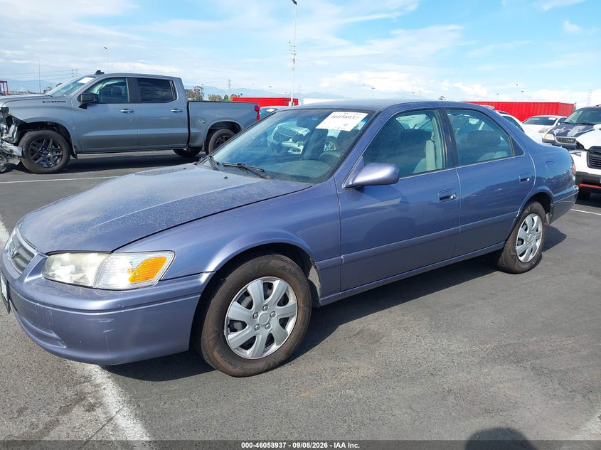 2000 Toyota Camry Le, Right Front, IAAI, VIN JT2BG22KXY0527076 — photo 2