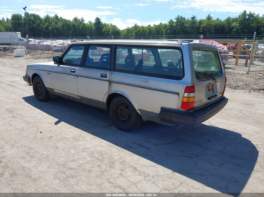 1986 VOLVO 245 auction photo 3