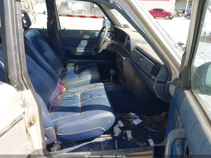 1986 VOLVO 245 auction photo 5
