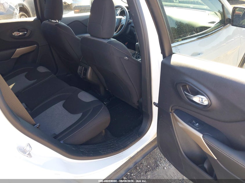 2018 JEEP CHEROKEE auction photo 8
