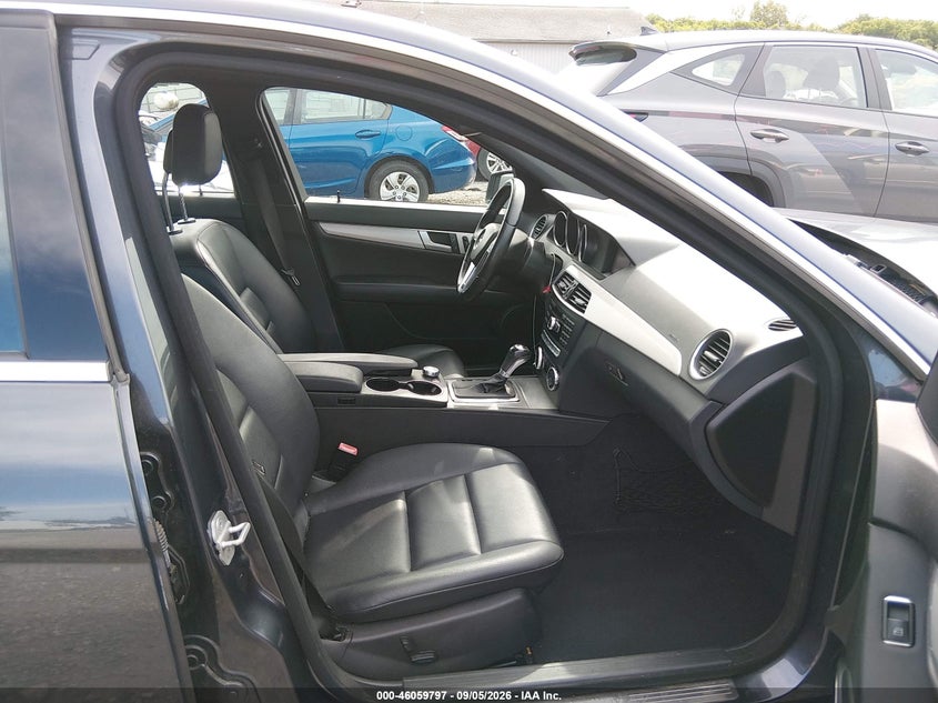 MERCEDES-BENZ C 300 2013 VIN WDDGF8AB1DG111249