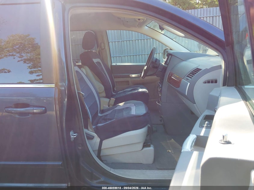 2008 CHRYSLER TOWN & COUNTRY auction photo 5