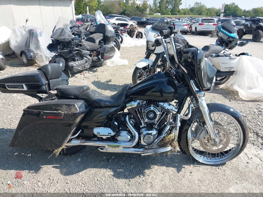 HARLEY-DAVIDSON FLHTCU 2012