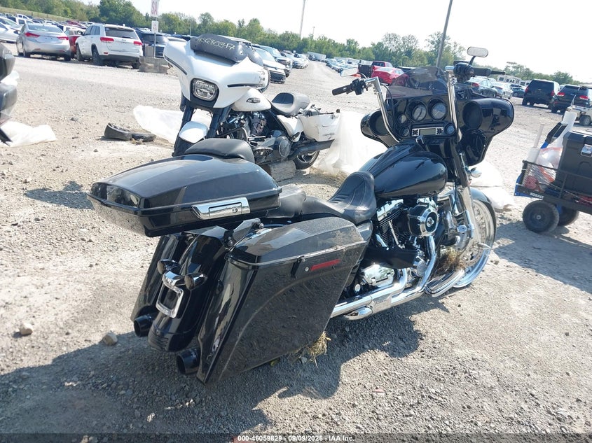 HARLEY-DAVIDSON FLHTCU 2012