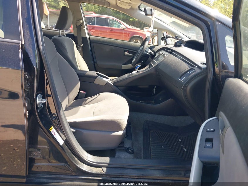 2014 TOYOTA PRIUS auction photo 5