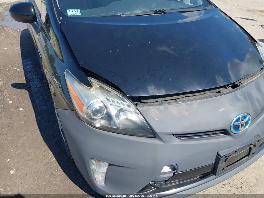 2014 TOYOTA PRIUS auction photo 6