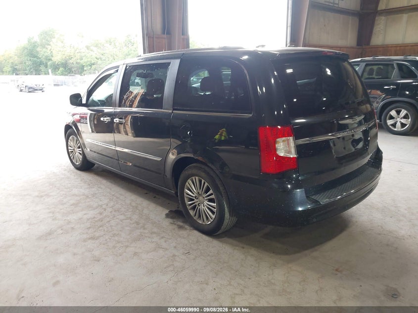2014 CHRYSLER TOWN & COUNTRY auction photo 3