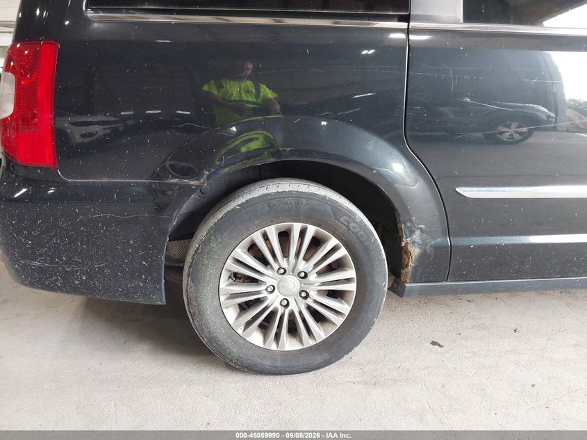 2014 CHRYSLER TOWN & COUNTRY auction photo 6
