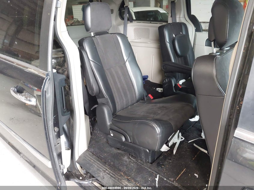 2014 CHRYSLER TOWN & COUNTRY auction photo 8