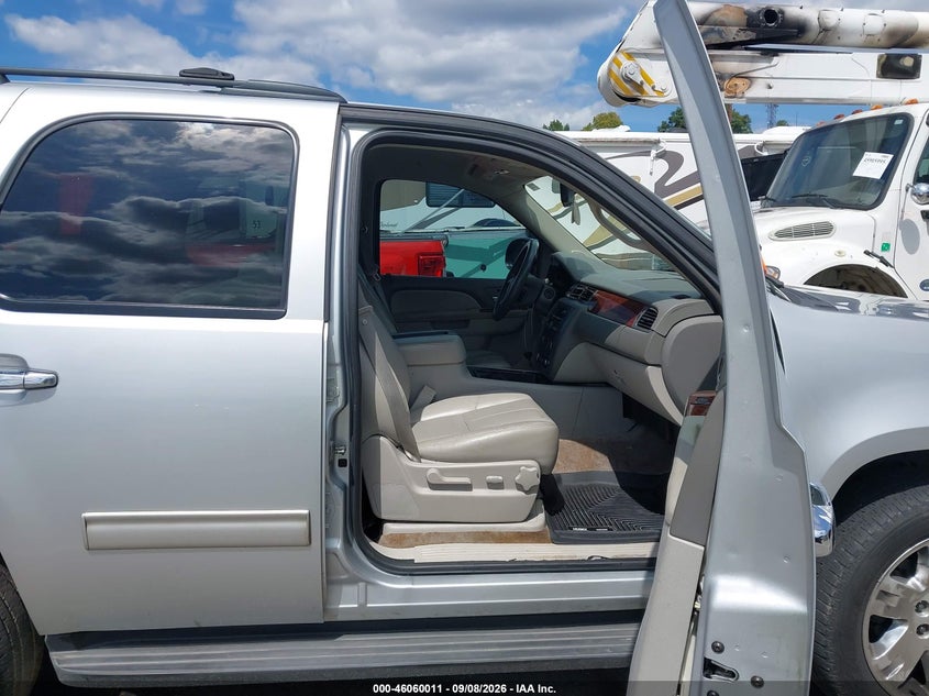 2012 GMC YUKON auction photo 5
