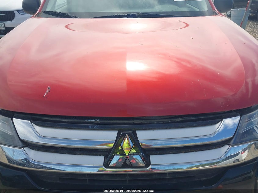 2016 MITSUBISHI OUTLANDER auction photo 6